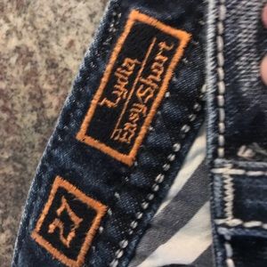 Rock revival Bermuda’s size 27